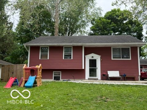 Photo of 971 Rolling Hill Road, Greenwood, IN 46142 (MLS # 22103869)