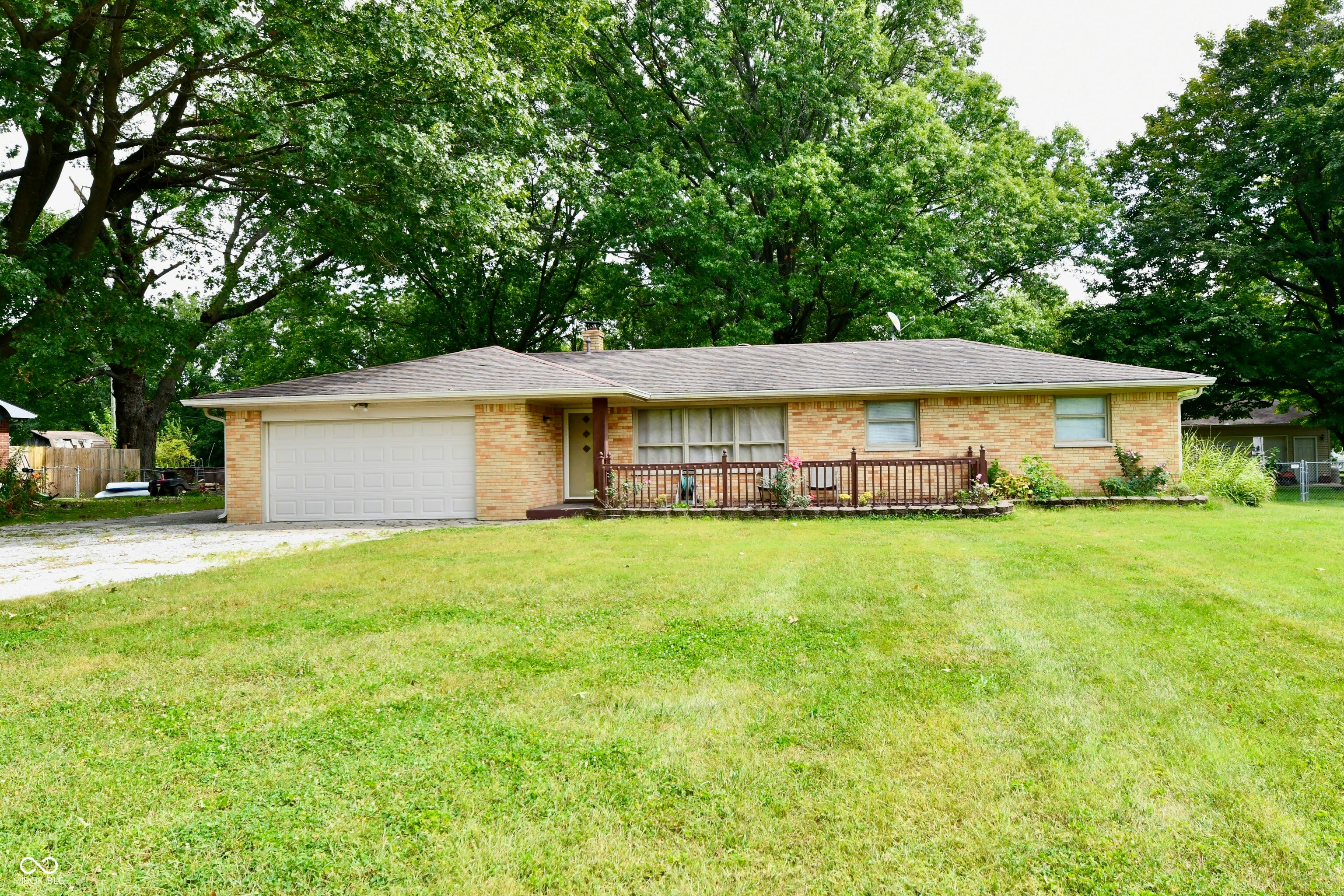 2051 N Avon