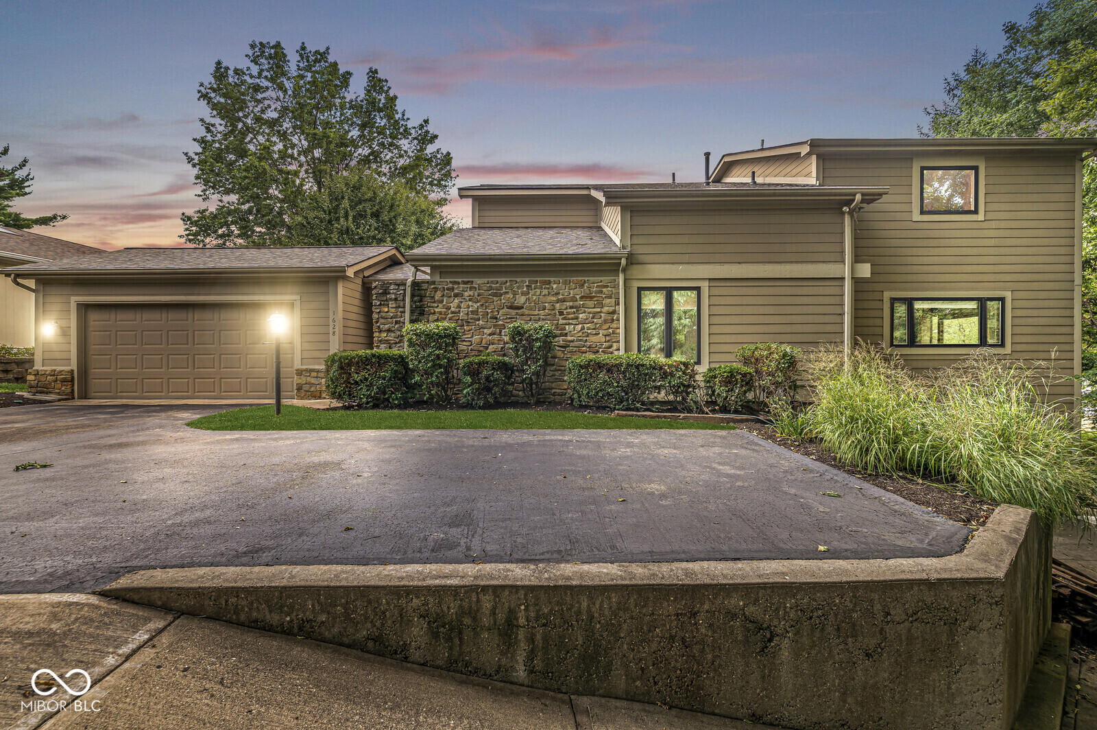1628 W Port Court
