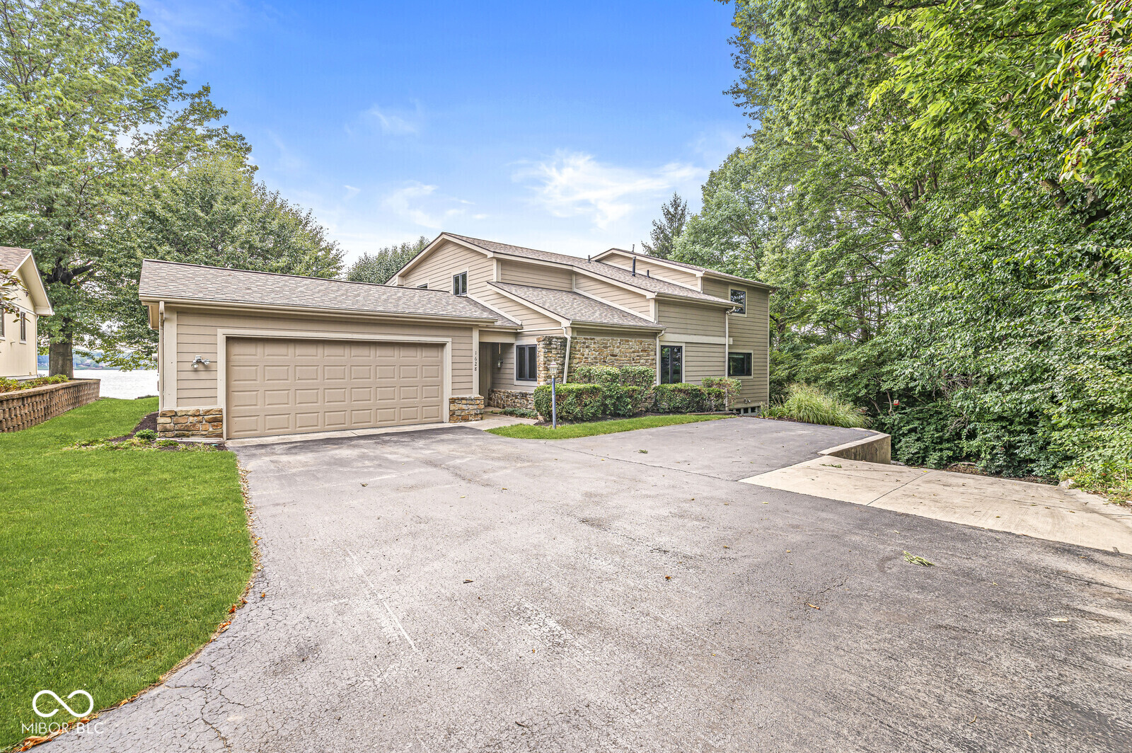 1628 W Port Court