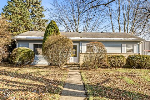 Photo of 17 Center Street, Greenfield, IN 46140 (MLS # 22076639)