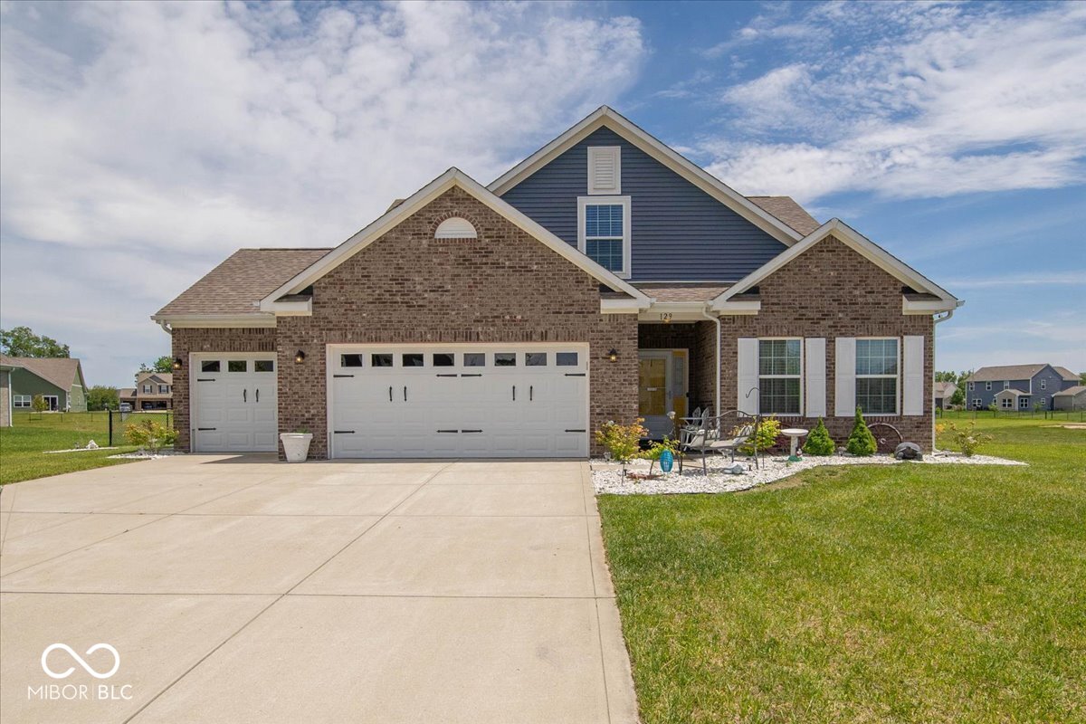 Photo 1 of 34 — 129 Larimar Way, Whiteland, IN 46184