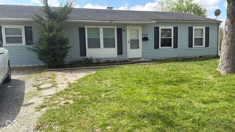 Photo of 7527 E 35th Street E, Indianapolis, IN 46226 (MLS # 22094928)