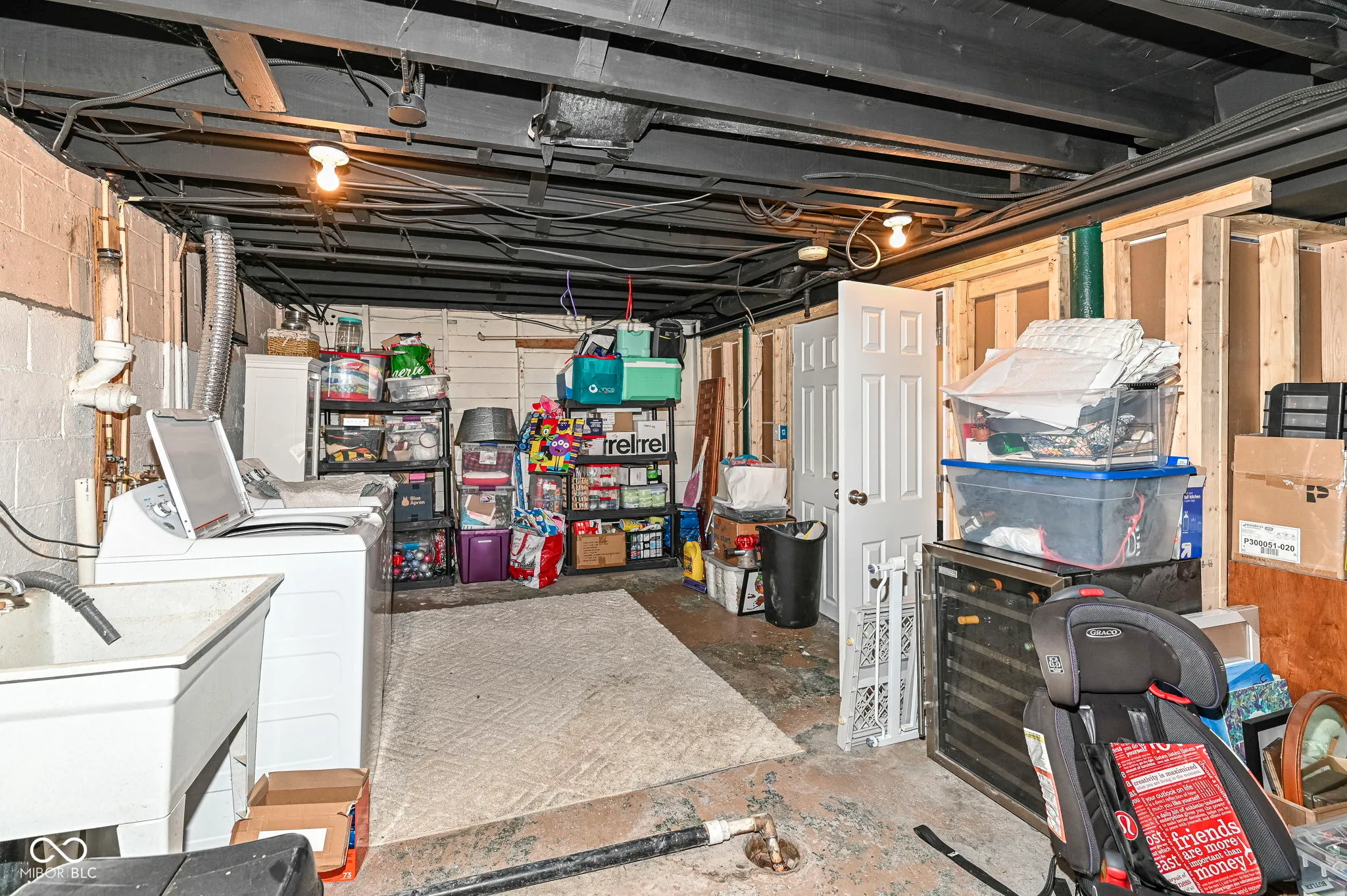 Indianapolis, Indiana 46220, United States, 2 Bedrooms Bedrooms, ,2 BathroomsBathrooms,Residential,Pending,118812