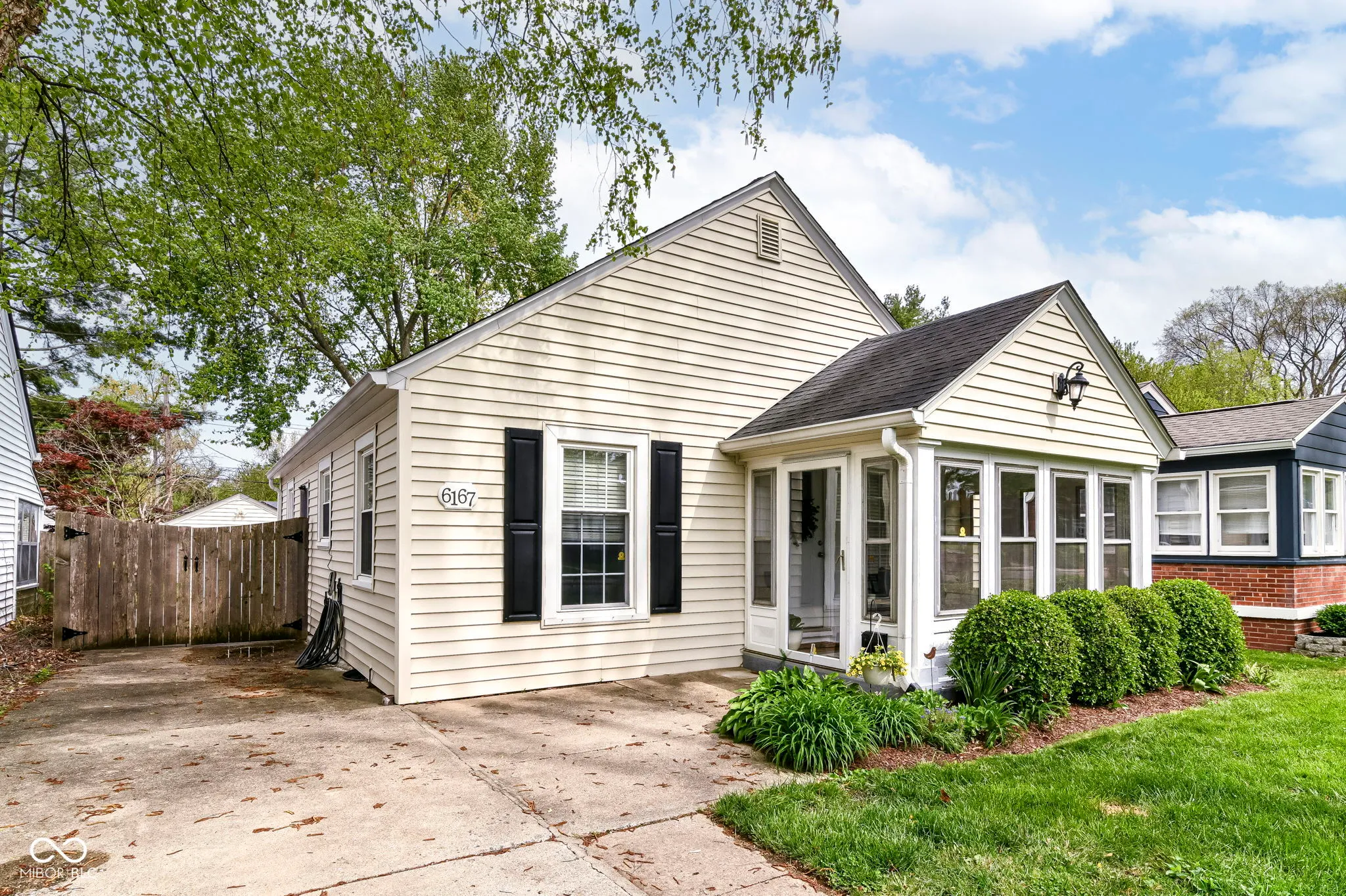 Indianapolis, Indiana 46220, United States, 2 Bedrooms Bedrooms, ,2 BathroomsBathrooms,Residential,Pending,118812