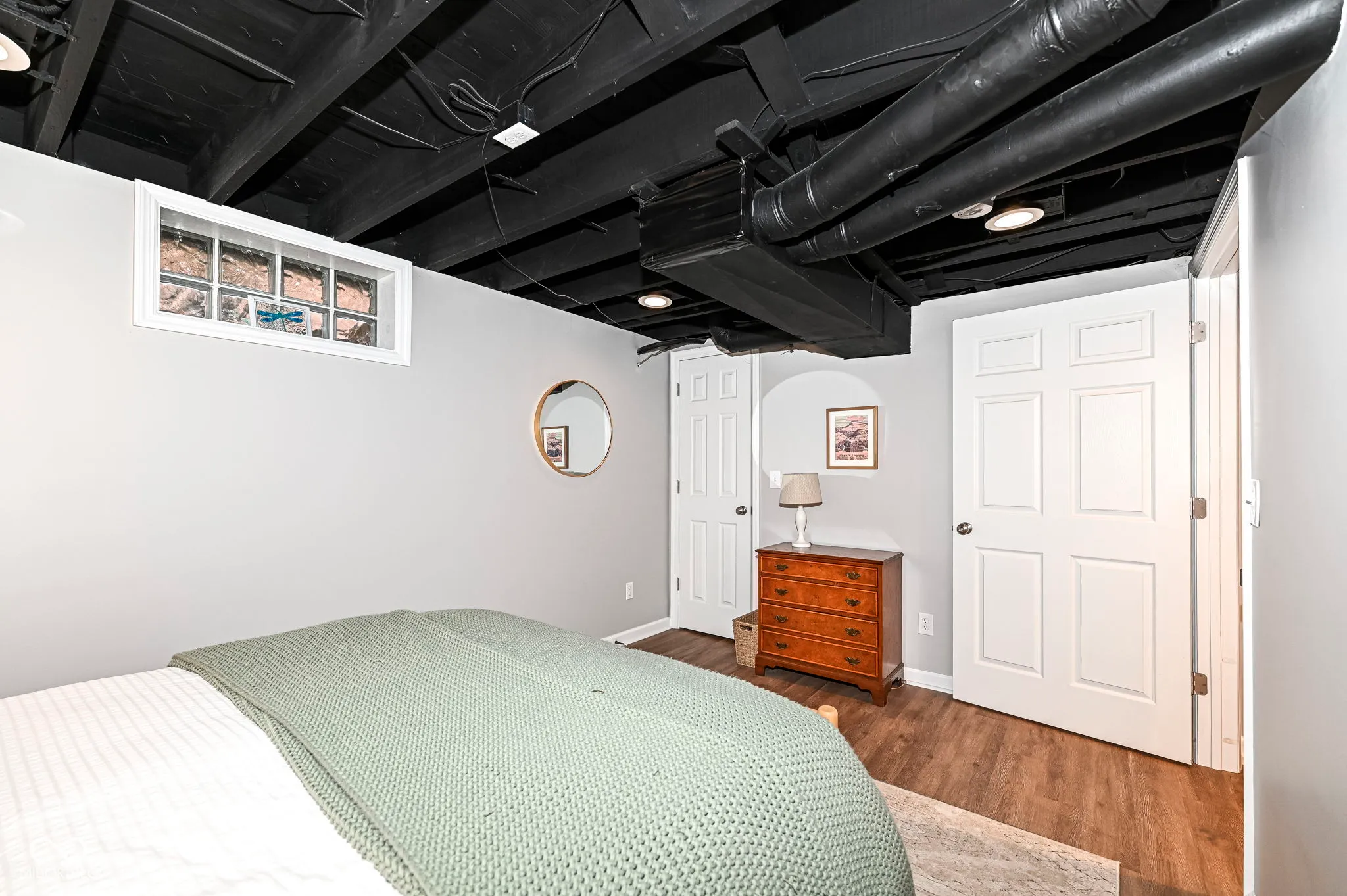 Indianapolis, Indiana 46220, United States, 2 Bedrooms Bedrooms, ,2 BathroomsBathrooms,Residential,Pending,118812