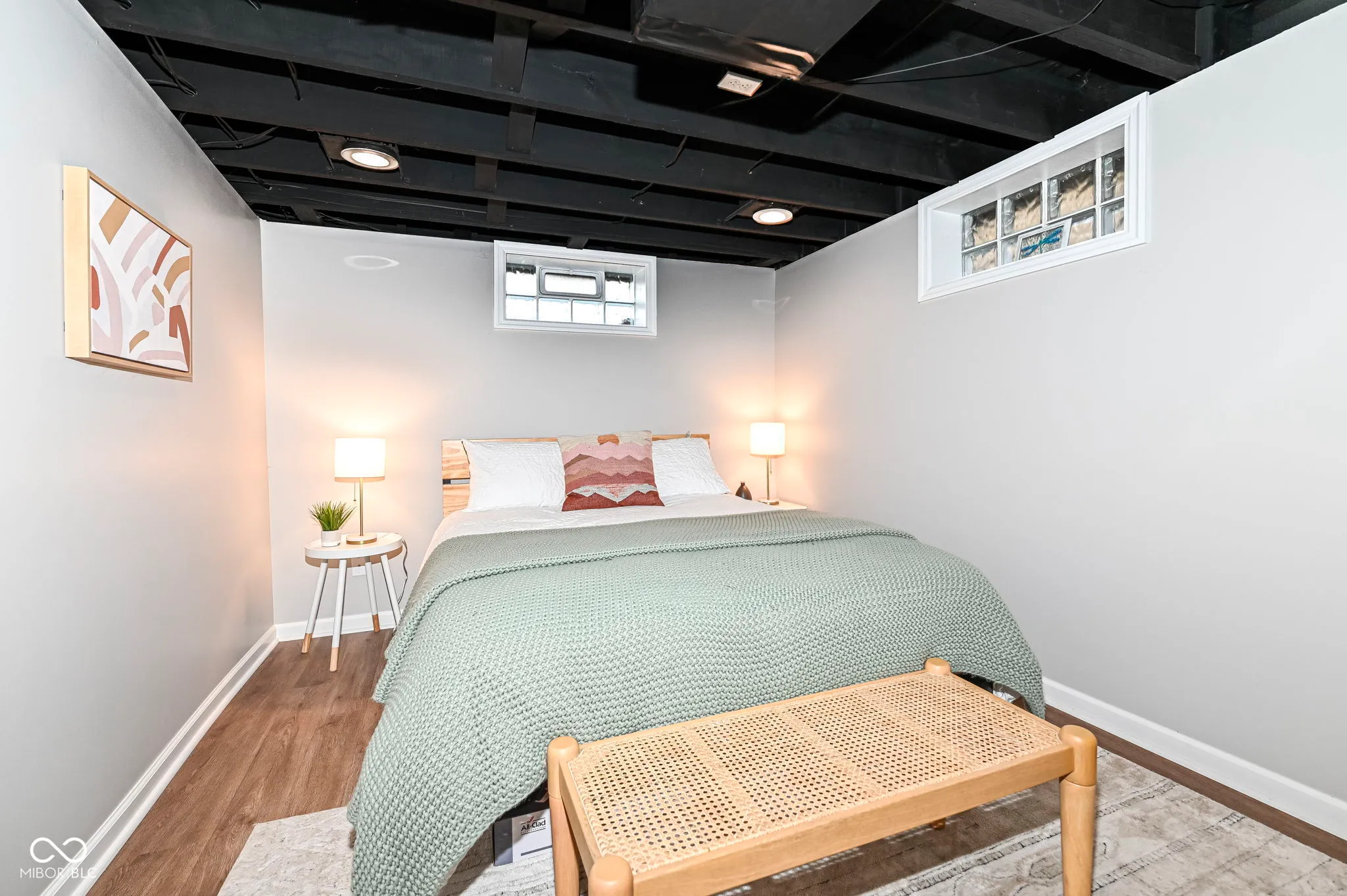 Indianapolis, Indiana 46220, United States, 2 Bedrooms Bedrooms, ,2 BathroomsBathrooms,Residential,Pending,118812