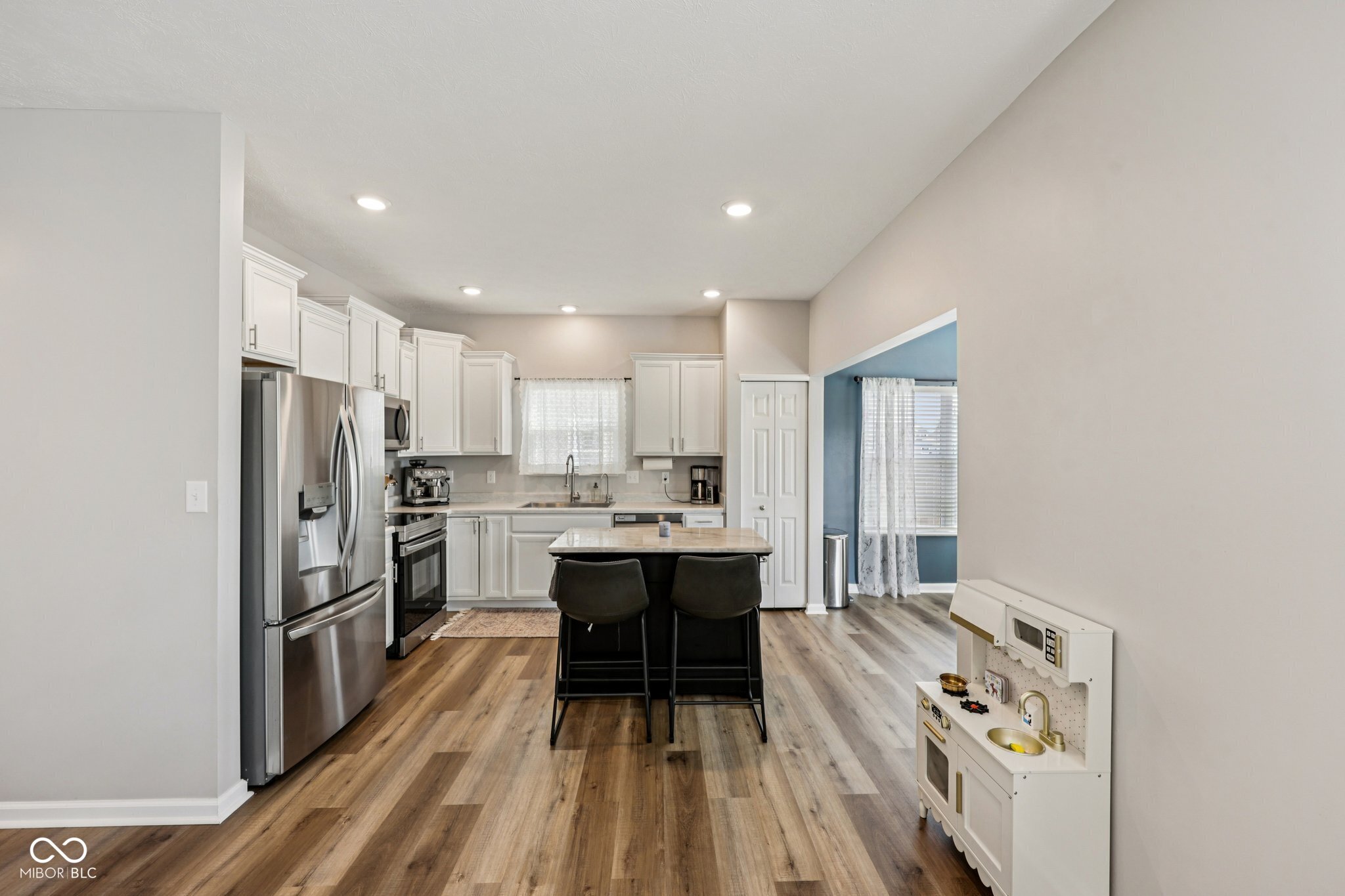 6611 Honeysuckle Way