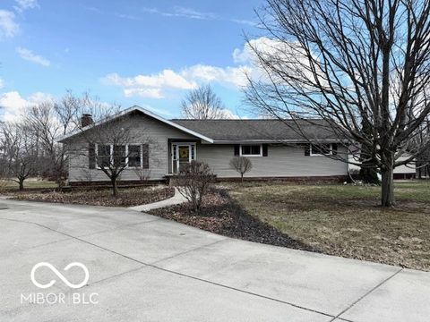 1301 N Maple Street Veedersburg IN 47987