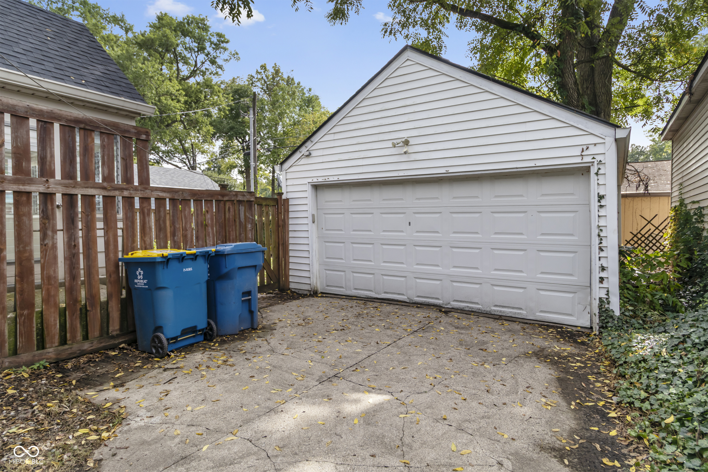 2533 Kessler Boulevard East Drive