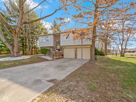 321 Pleasantview Drive, Greenwood, IN 46142 - MLS#: 22028109