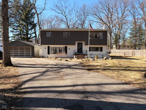 Photo of 7536 Lindenwood Drive, Indianapolis, IN 46227 (MLS # 22081939)