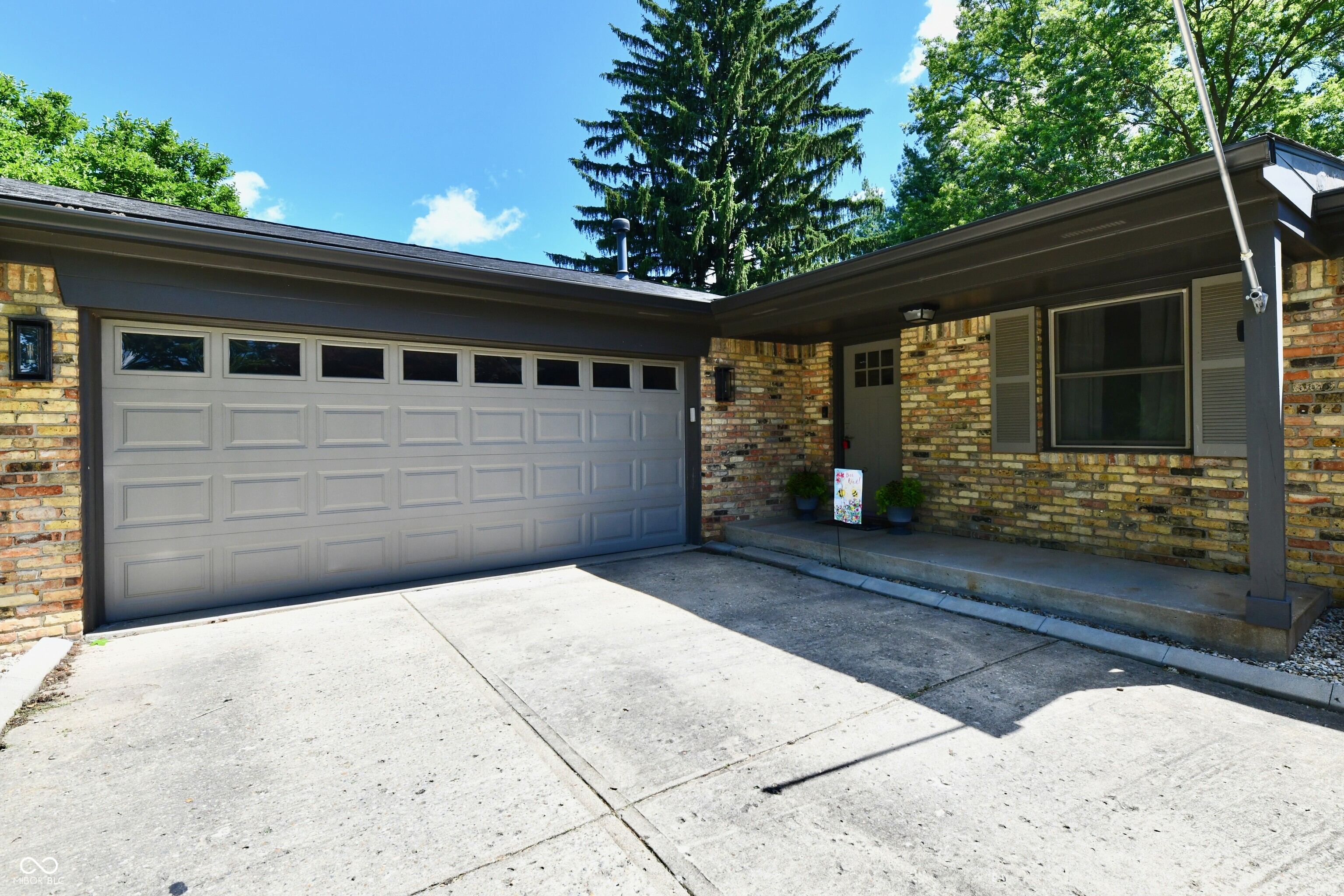 2999 Woodside Drive