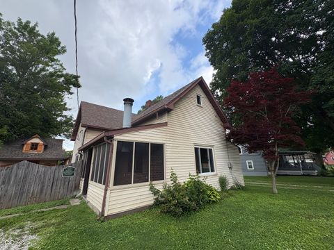 Photo of 8724 Shelby Street, Indianapolis, IN 46227 (MLS # 22109243)