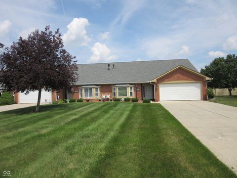 Photo of 339 Lakewood Court, Avon, IN 46123 (MLS # 22113150)
