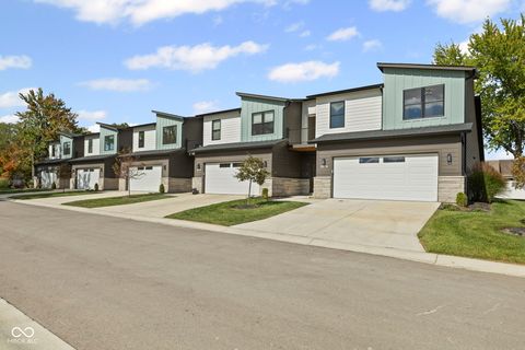 Photo of 5874 Harbour Town Drive, Noblesville, IN 46062 (MLS # 22022170)