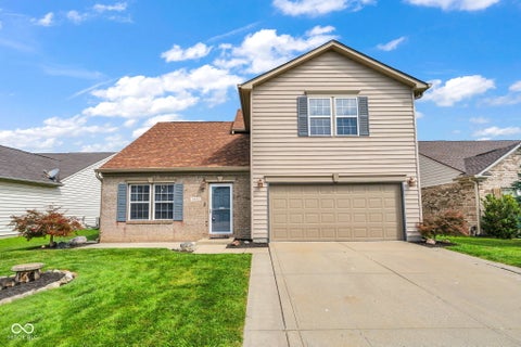 Photo of 6648 Locust Grove Drive, Indianapolis, IN 46237 (MLS # 22123792)