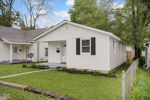 Photo of 111 Cleveland Street, Columbus, IN 47201 (MLS # 22103905)