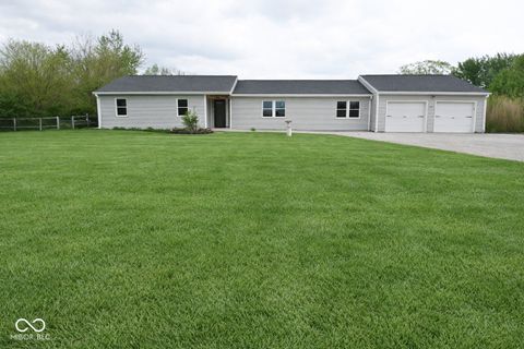 Photo of 3575 N County Road 400 E, Danville, IN 46122 (MLS # 22095394)