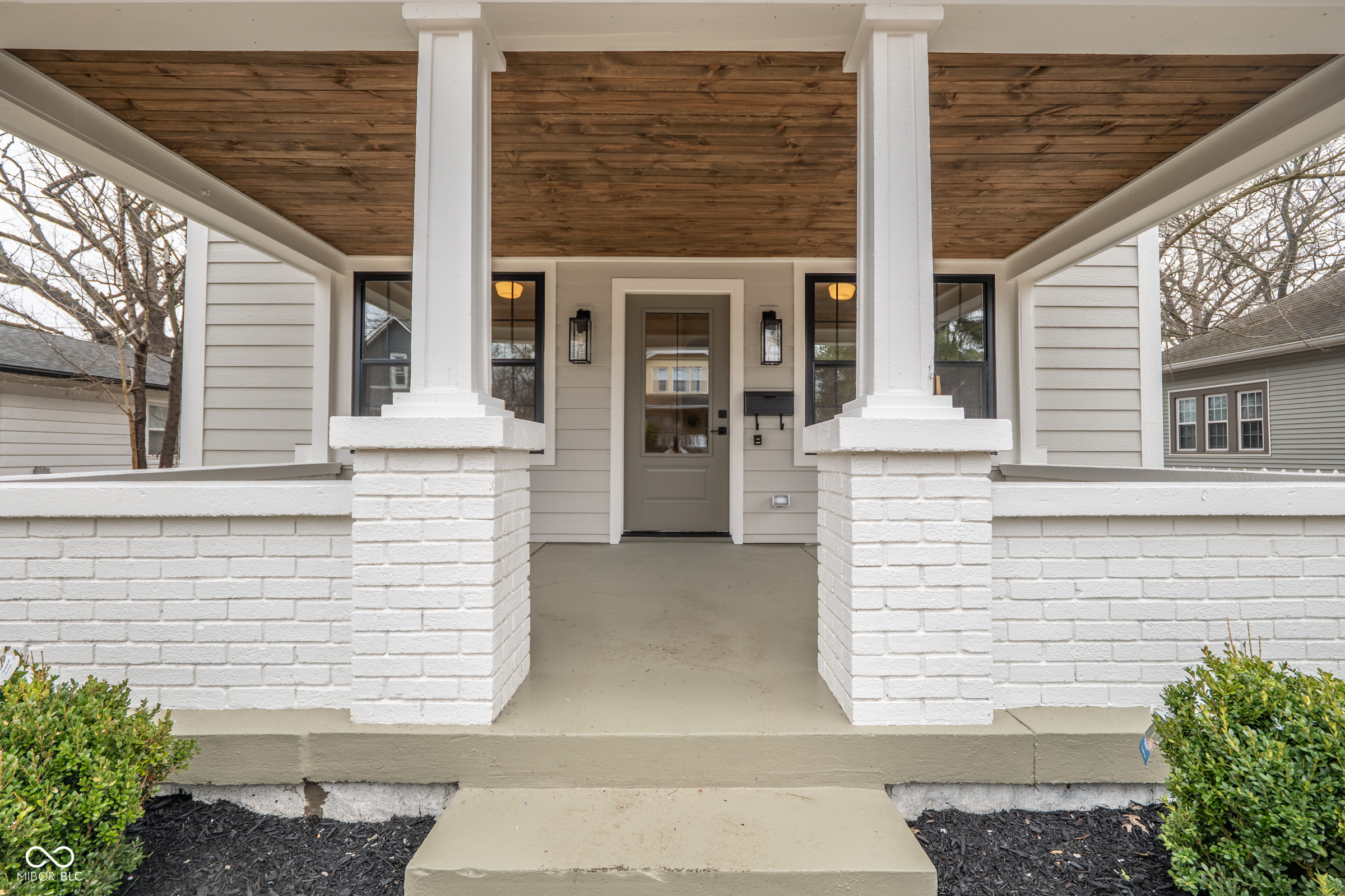 6112 Broadway Street