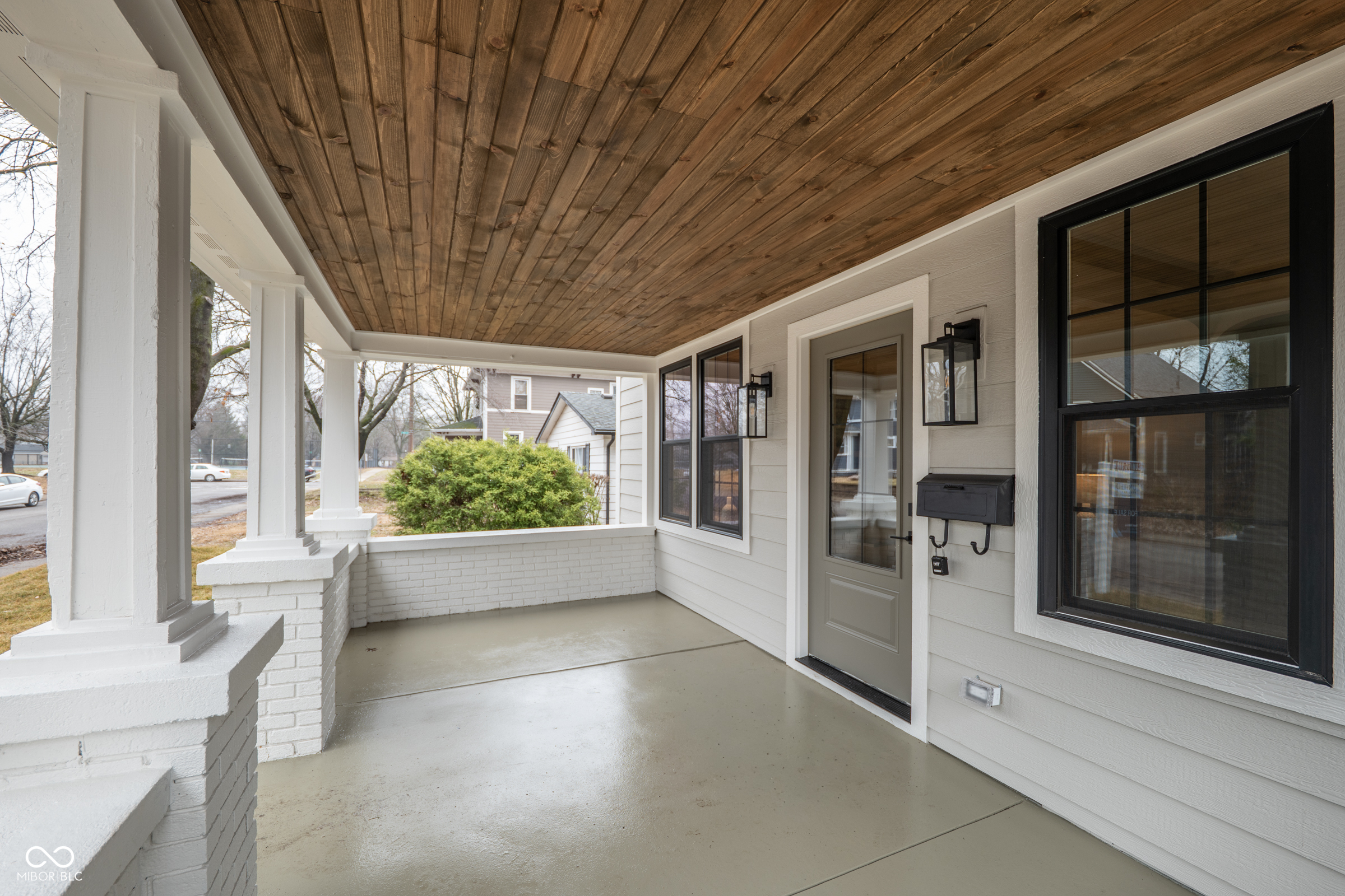 6112 Broadway Street