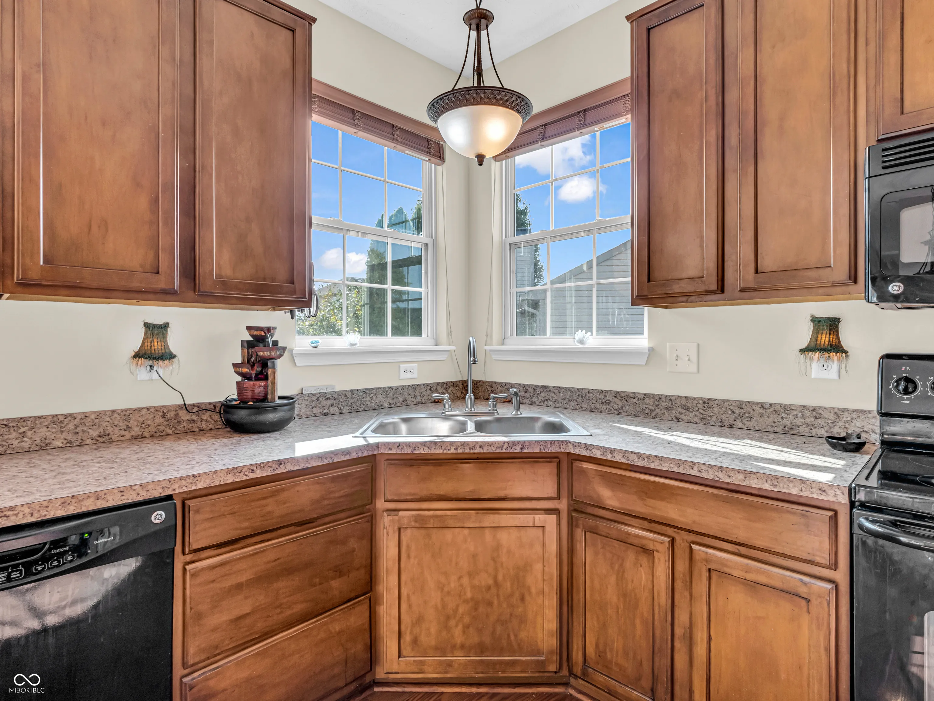 Greenwood, Indiana 46143, United States, 5 Bedrooms Bedrooms, ,4 BathroomsBathrooms,Residential,Pending,46652