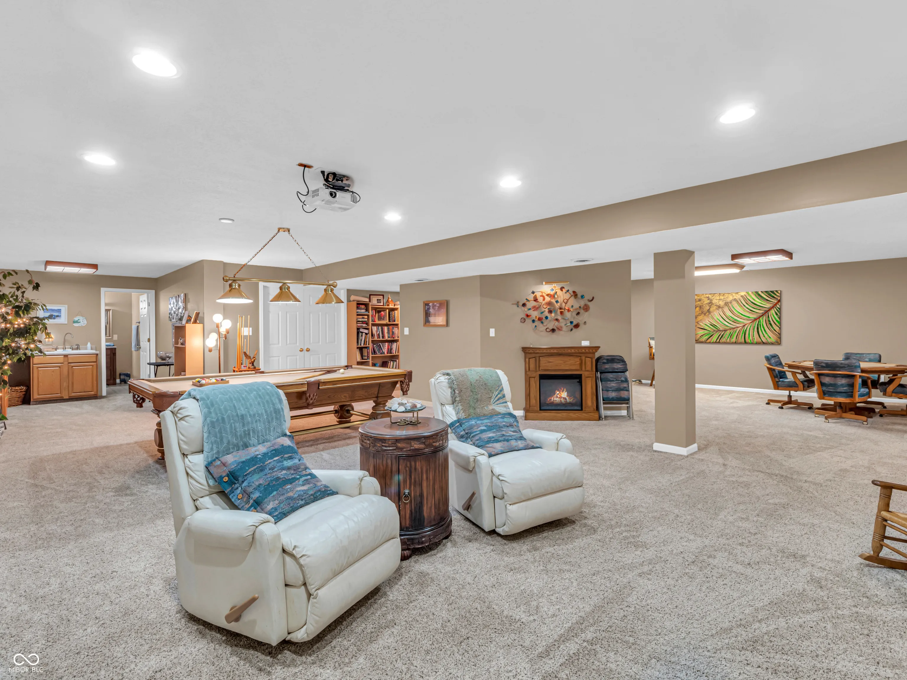 Greenwood, Indiana 46143, United States, 5 Bedrooms Bedrooms, ,4 BathroomsBathrooms,Residential,Pending,46652