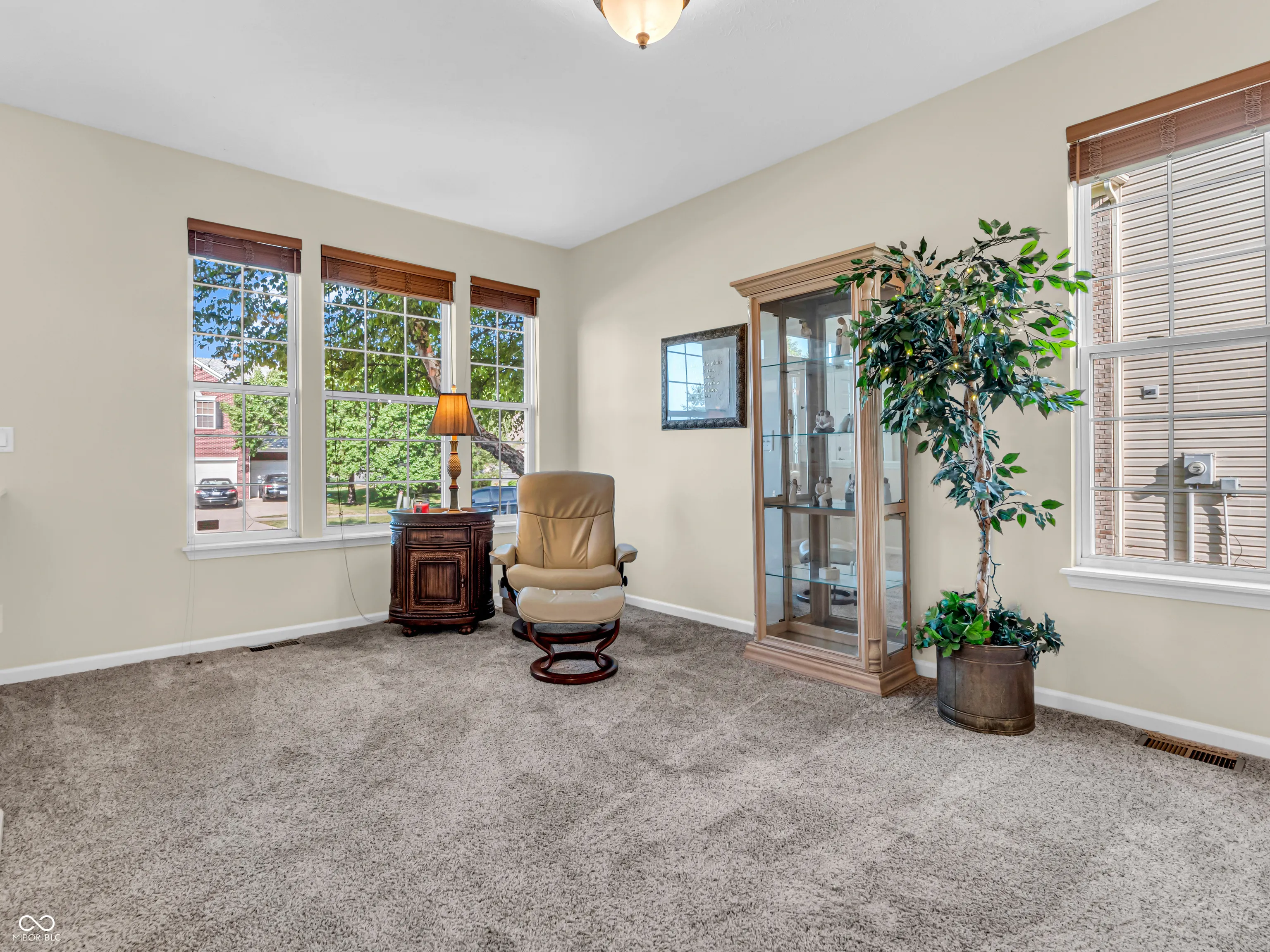 Greenwood, Indiana 46143, United States, 5 Bedrooms Bedrooms, ,4 BathroomsBathrooms,Residential,Pending,46652