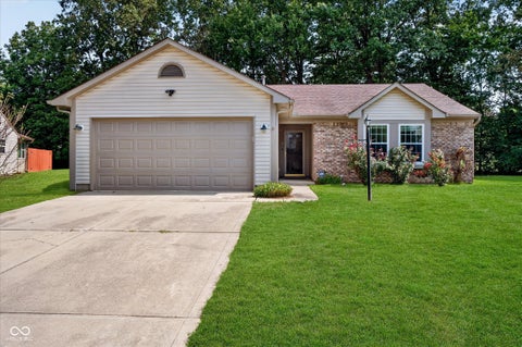 Photo of 7449 Grandview Drive, Avon, IN 46123 (MLS # 22124058)