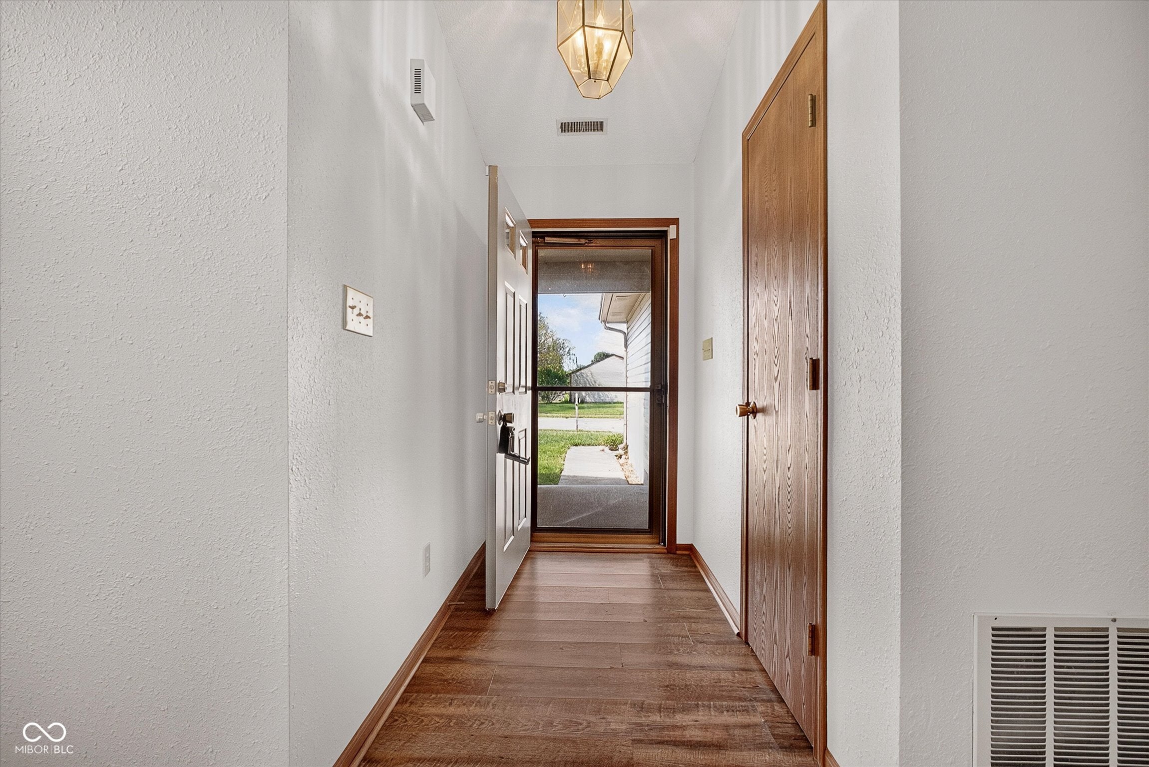 7449 Grandview Drive