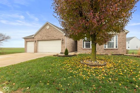 Photo of 2209 Leeward Court, Greenwood, IN 46143 (MLS # 22074629)