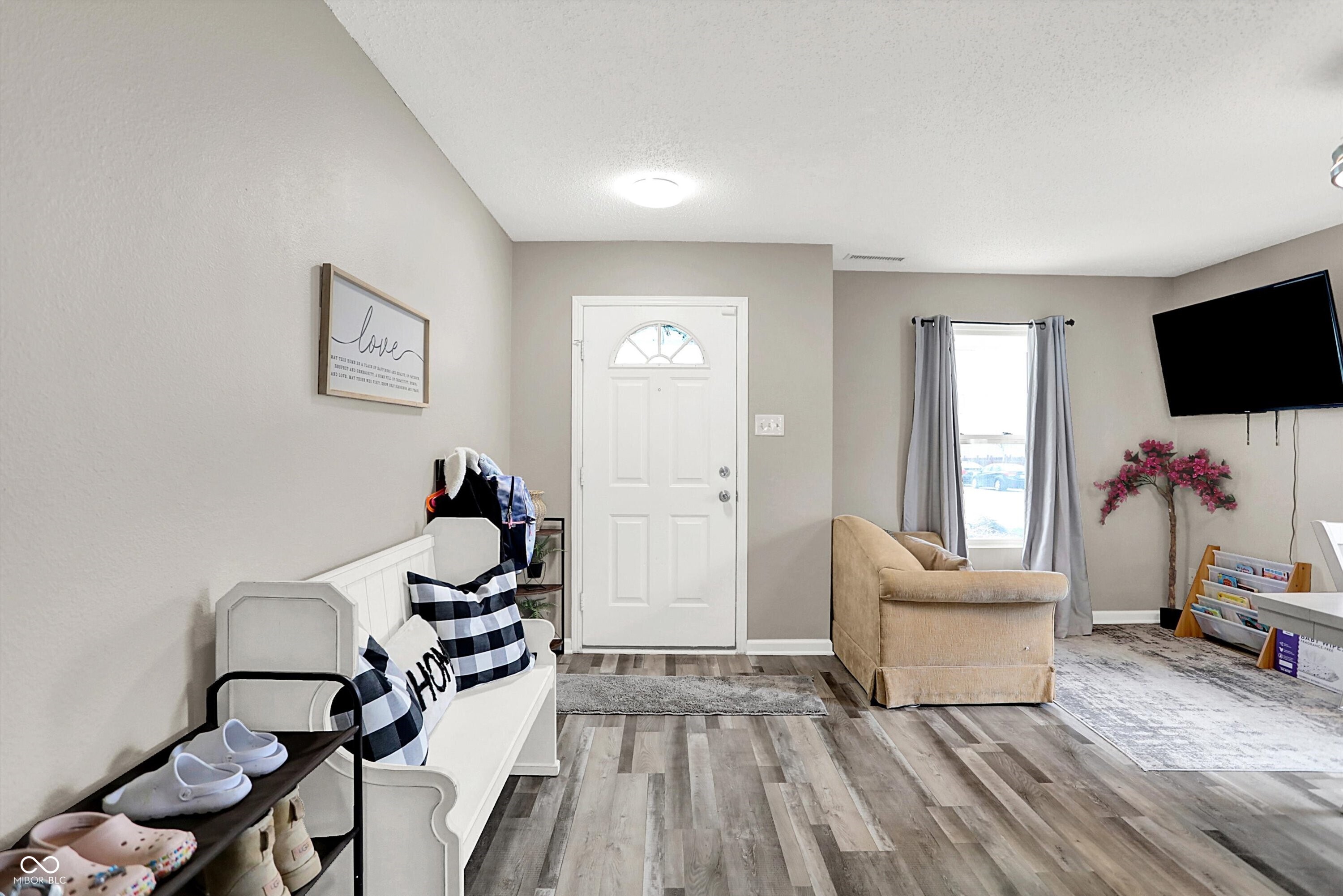 5724 Grassy Bank Drive