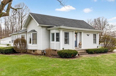 Photo of 815 W Ohio Street, Rockville, IN 47872 (MLS # 22091920)