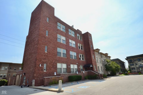 Photo of 2105 N Meridian Street #202, Indianapolis, IN 46202 (MLS # 22124655)