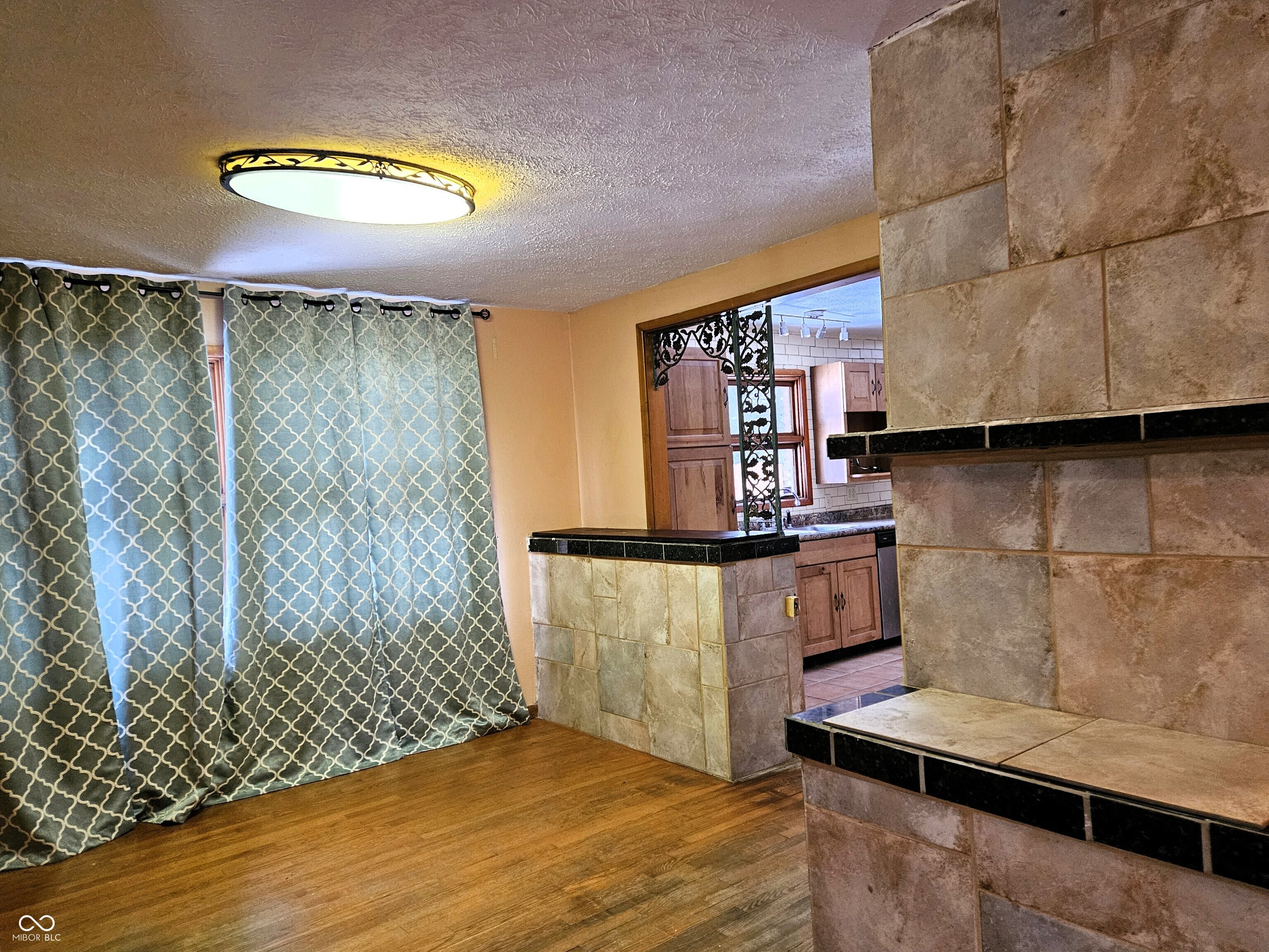 5211 Kessler Boulevard North Drive