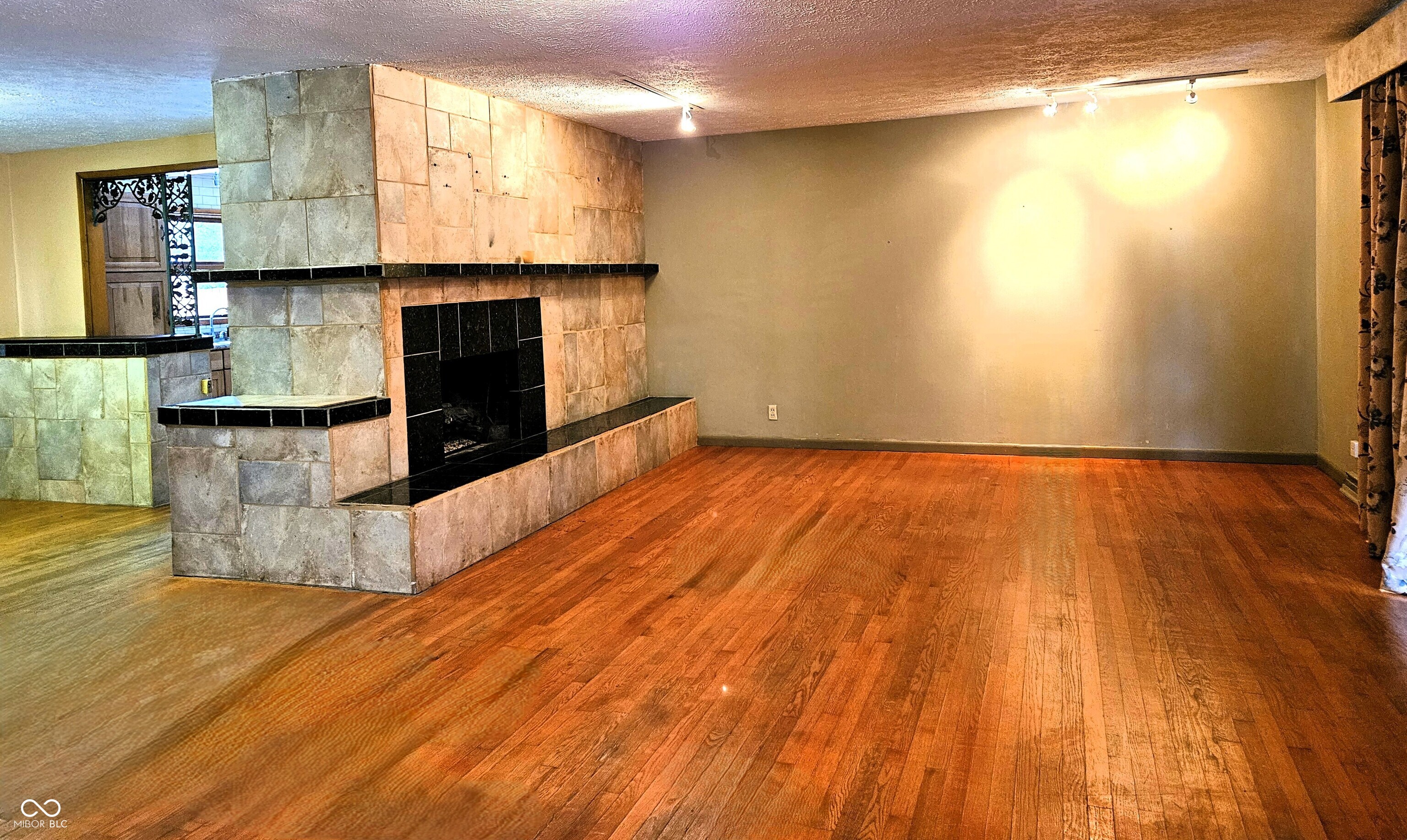 5211 Kessler Boulevard North Drive