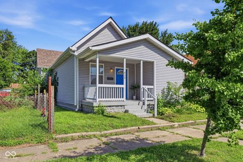 Photo of 828 River Avenue, Indianapolis, IN 46221 (MLS # 22112309)