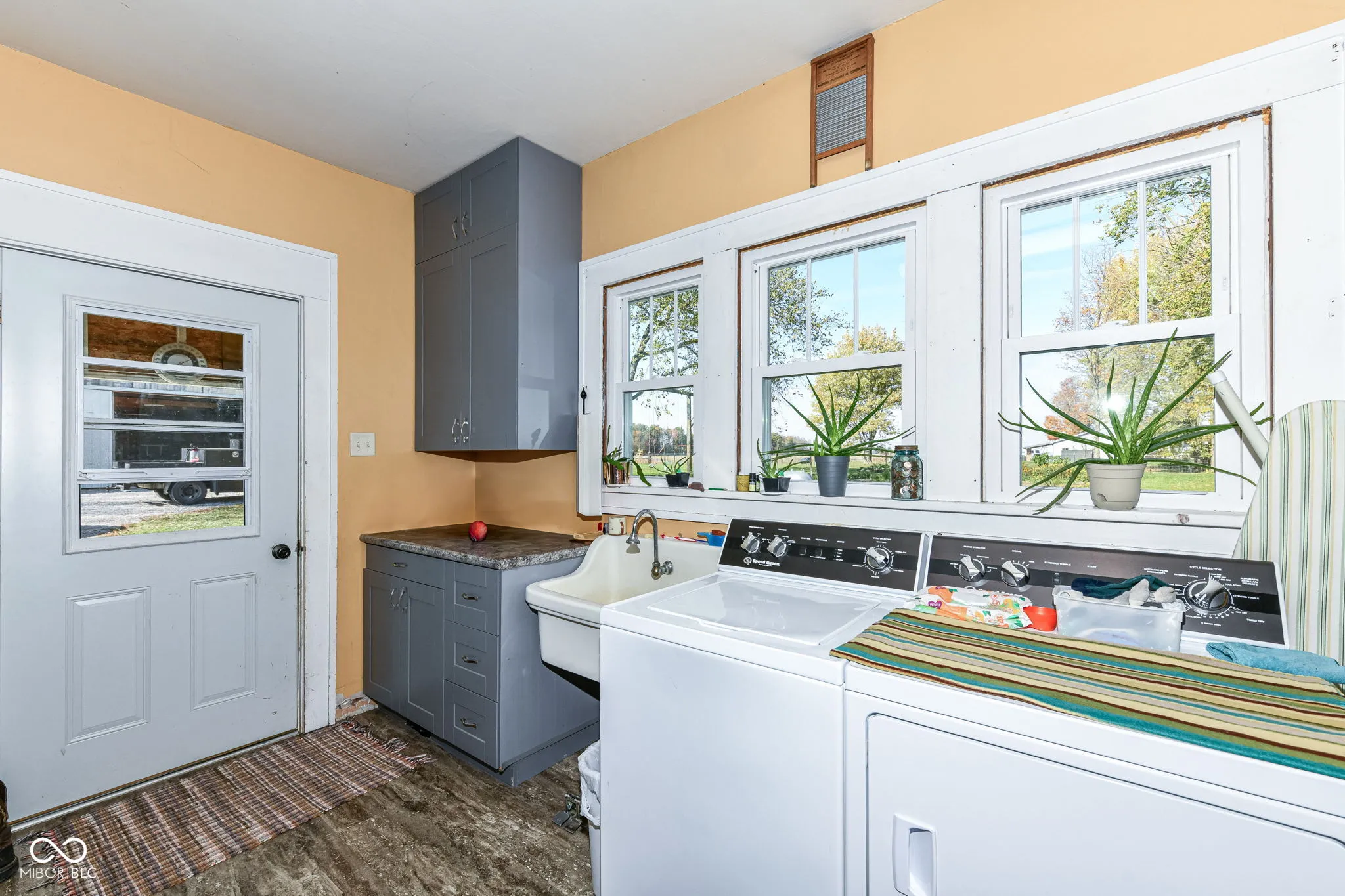 Pendleton, Indiana 46064, United States, 4 Bedrooms Bedrooms, ,3 BathroomsBathrooms,Residential,Pending,35440