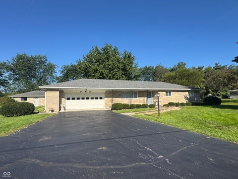Photo of 1865 Cicero Road, Noblesville, IN 46060 (MLS # 22122537)