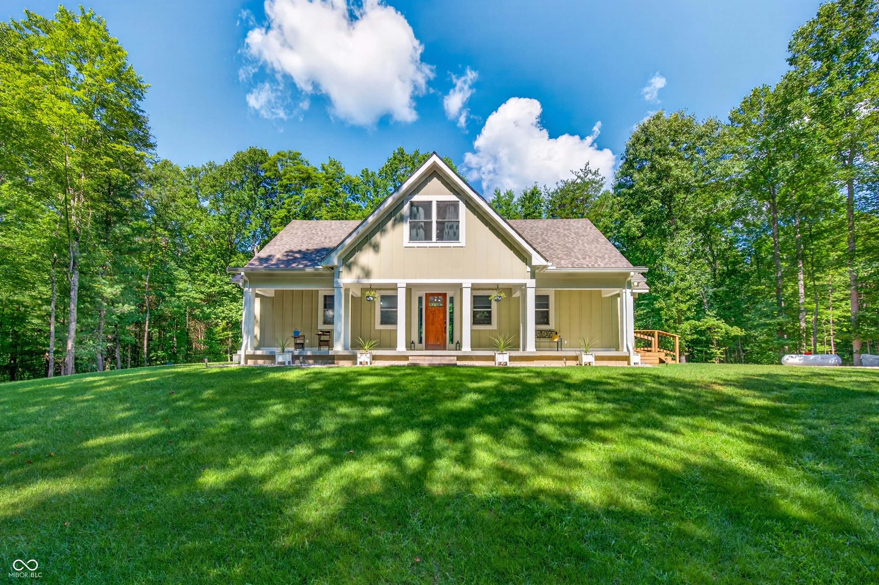 5832 N Oak Ridge