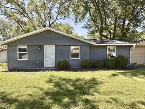 Photo of 4132 N Vinewood Avenue, Indianapolis, IN 46254 (MLS # 22101648)
