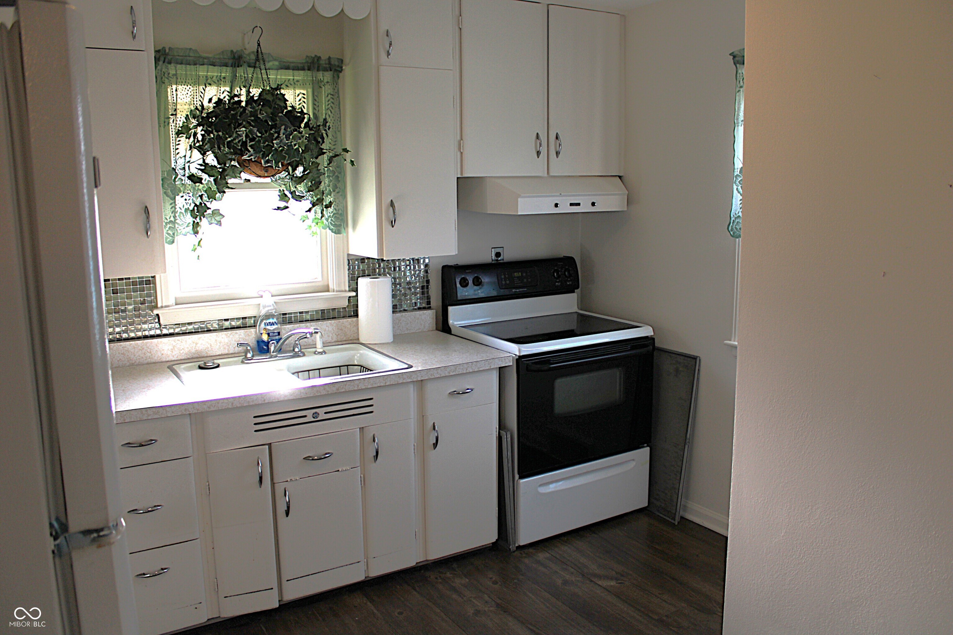 181 W Broadway Street