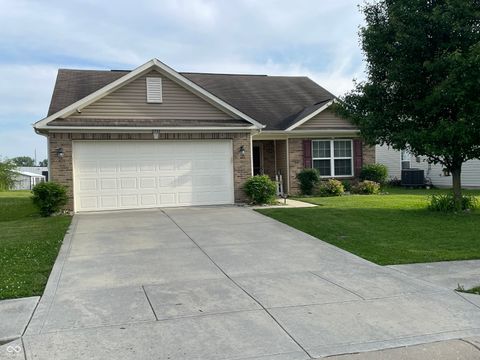 Photo of 2731 Winding Creek Lane, Greenfield, IN 46140 (MLS # 22105112)