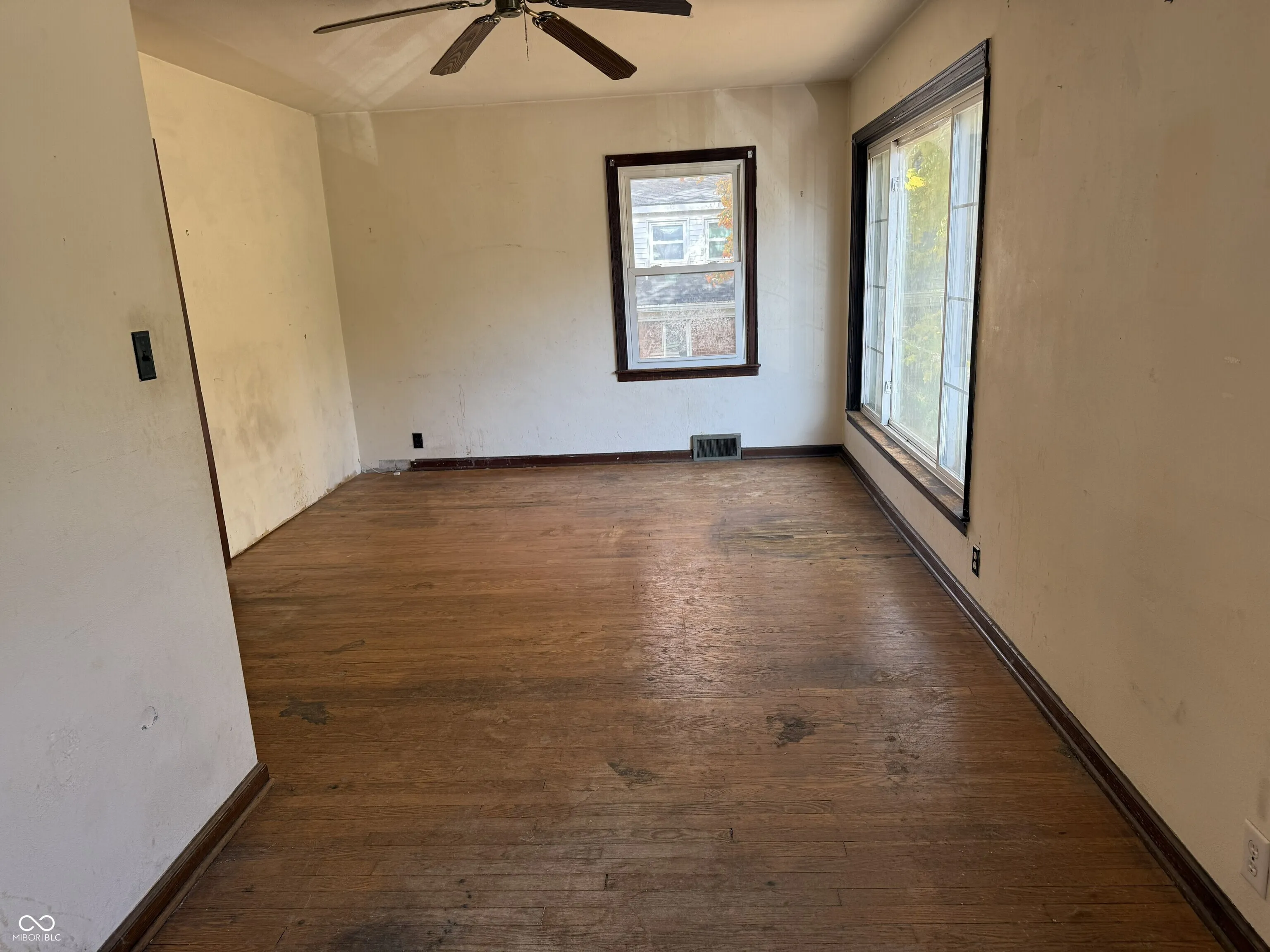 Indianapolis, Indiana 46201, United States, 3 Bedrooms Bedrooms, ,2 BathroomsBathrooms,Residential,Pending,238055