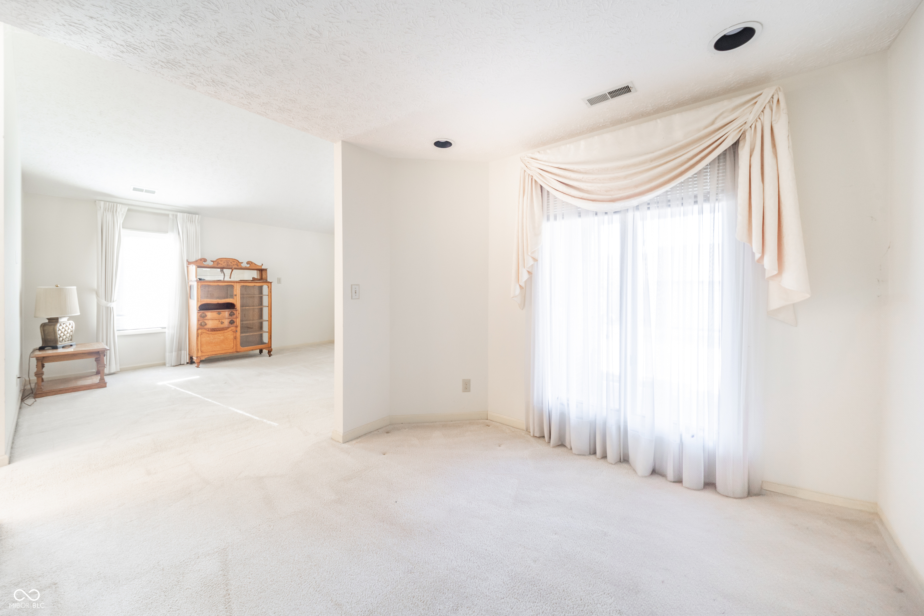 Indianapolis, Indiana 46260, United States, 2 Bedrooms Bedrooms, ,2 BathroomsBathrooms,Residential,Active,26898