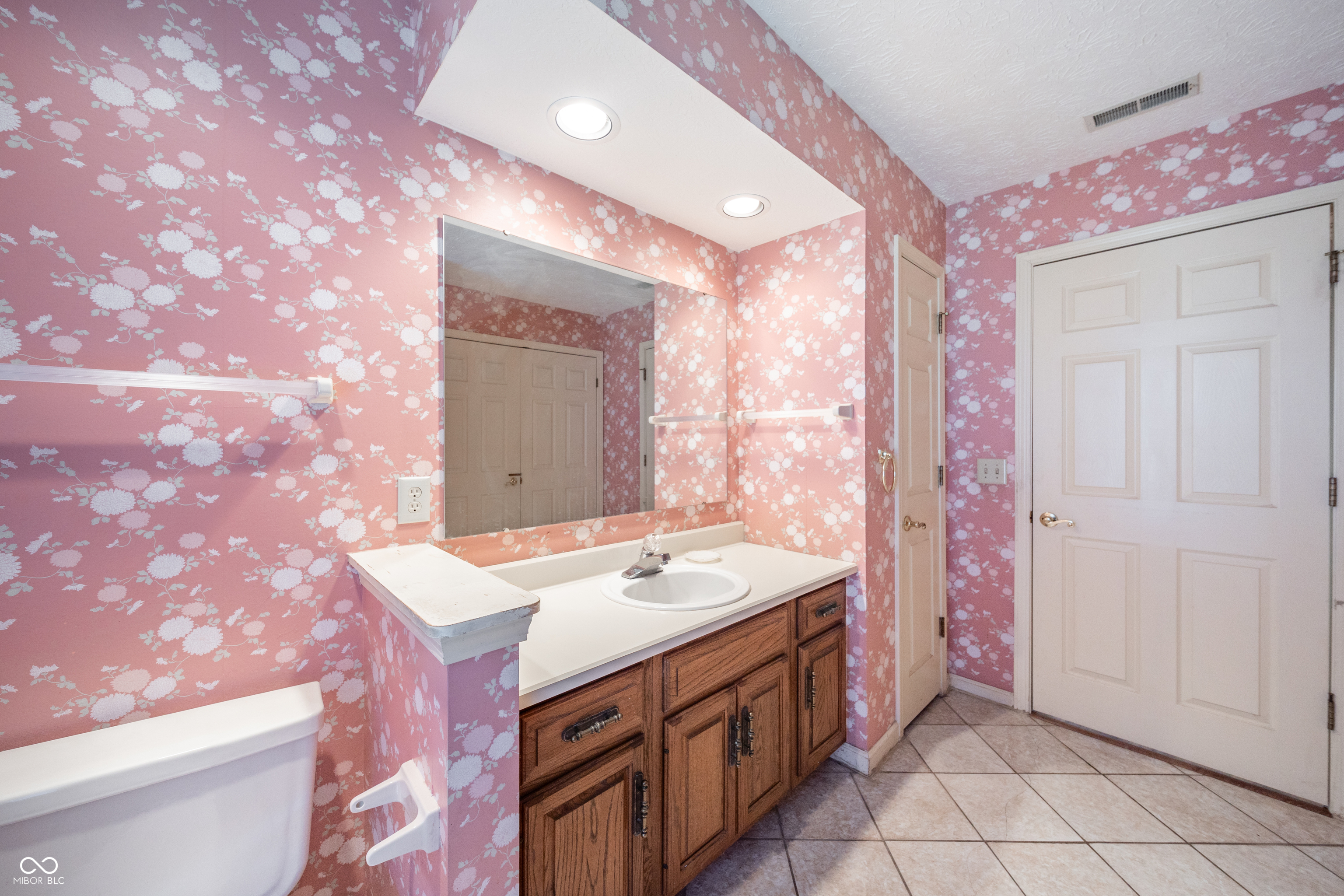 Indianapolis, Indiana 46260, United States, 2 Bedrooms Bedrooms, ,2 BathroomsBathrooms,Residential,Active,26898