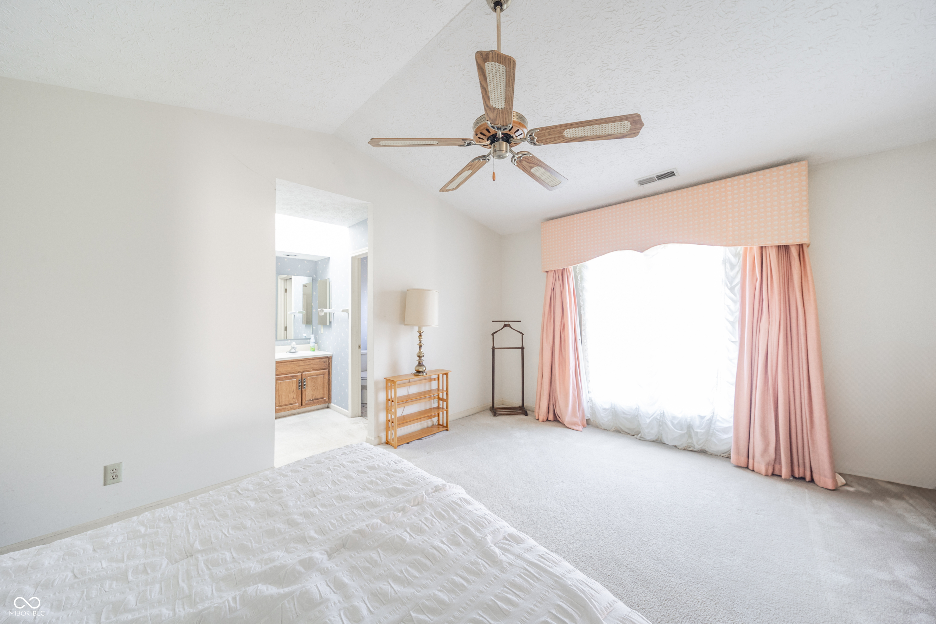 Indianapolis, Indiana 46260, United States, 2 Bedrooms Bedrooms, ,2 BathroomsBathrooms,Residential,Active,26898