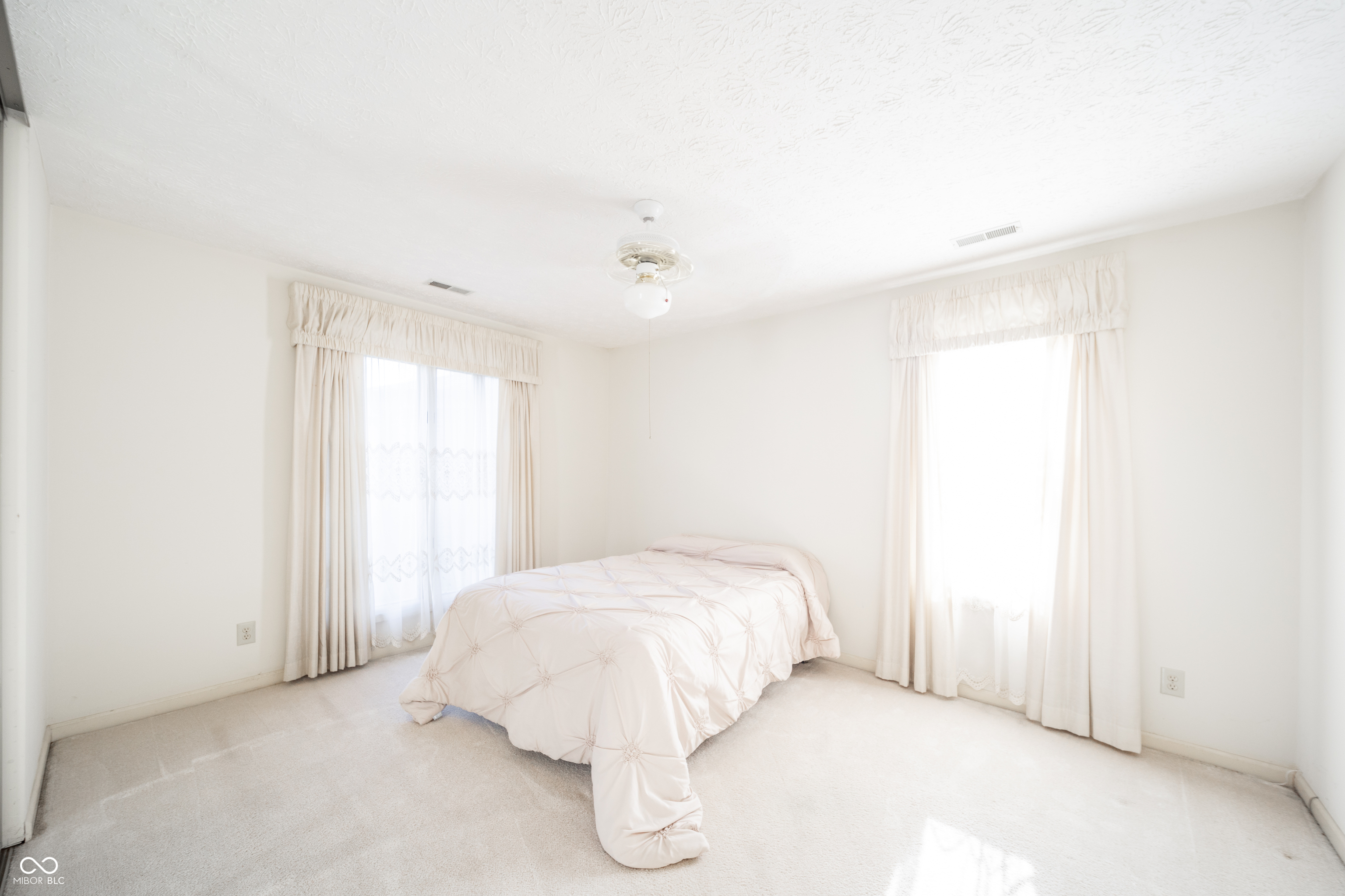 Indianapolis, Indiana 46260, United States, 2 Bedrooms Bedrooms, ,2 BathroomsBathrooms,Residential,Active,26898