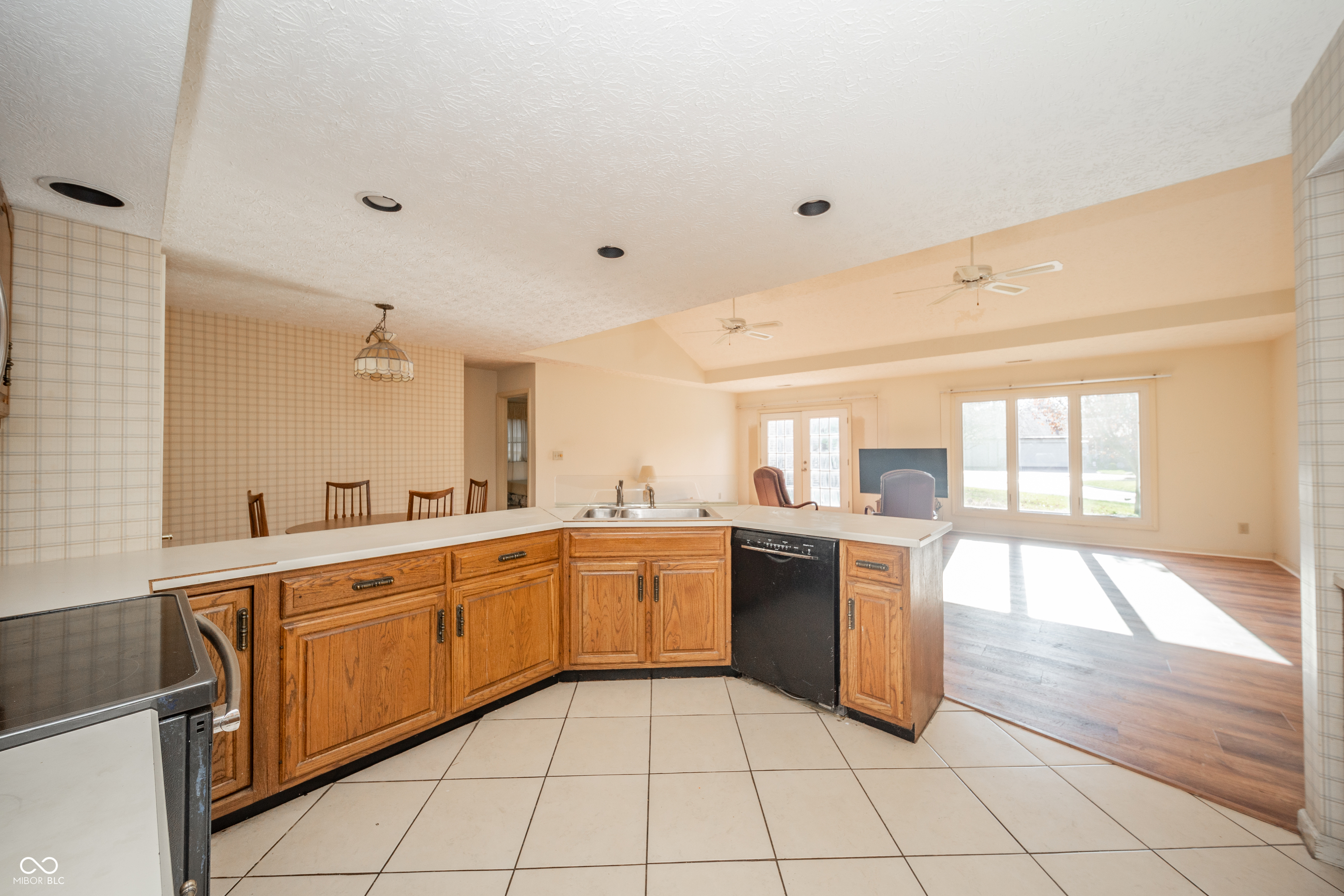 Indianapolis, Indiana 46260, United States, 2 Bedrooms Bedrooms, ,2 BathroomsBathrooms,Residential,Active,26898