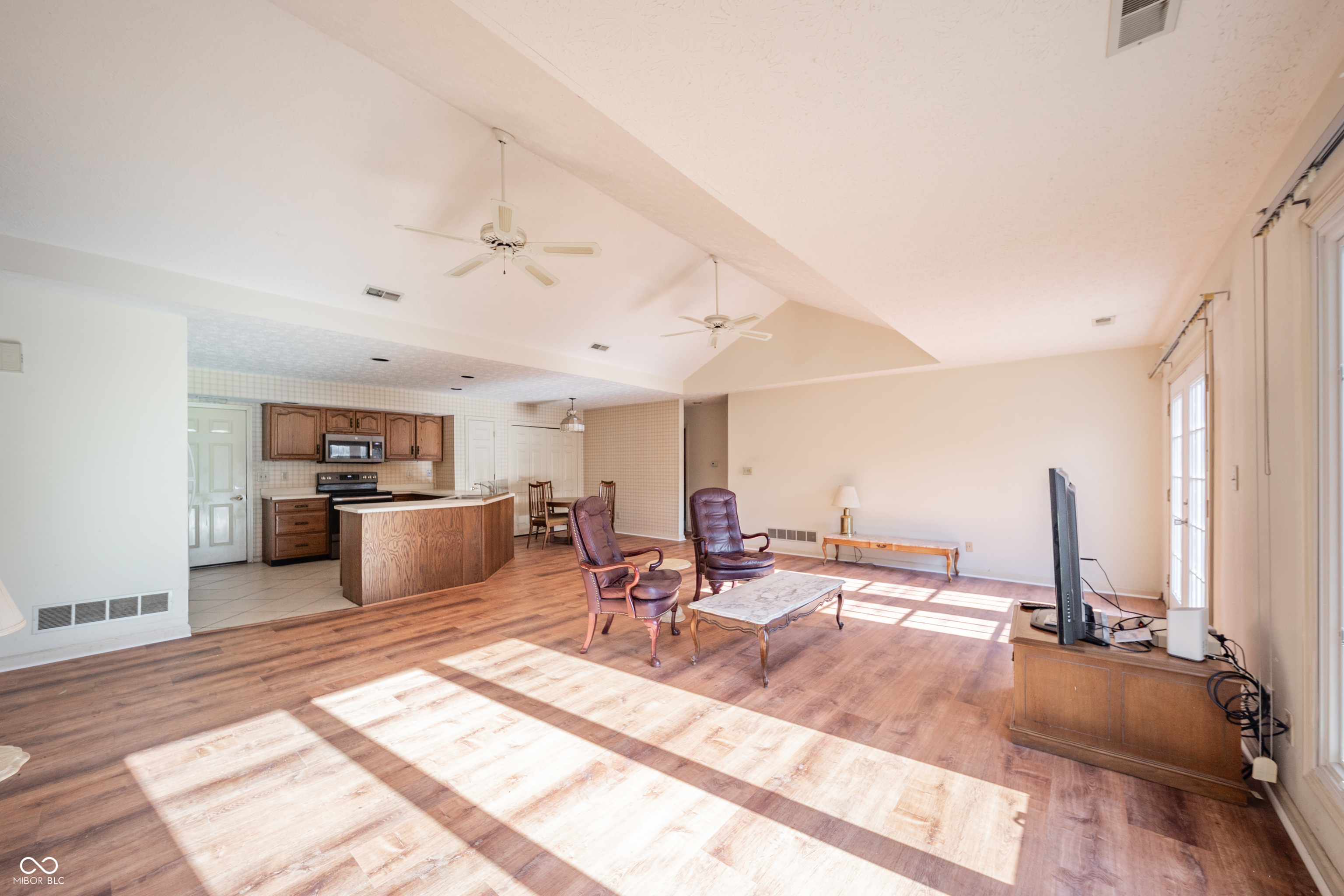 Indianapolis, Indiana 46260, United States, 2 Bedrooms Bedrooms, ,2 BathroomsBathrooms,Residential,Active,26898